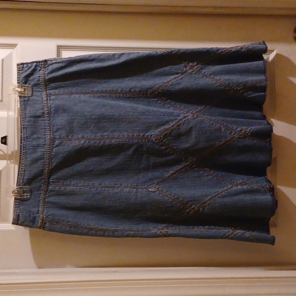USED DKNY BLUE JEAN SKIRT 8 PANELS WITH STITCHING DESIGN SIZE 10